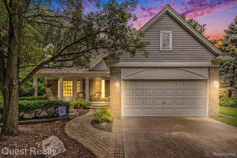 5173 Glenwood Crk, Clarkston, MI 48348