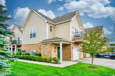 9968 Ridge Run St, Howell, MI 48855