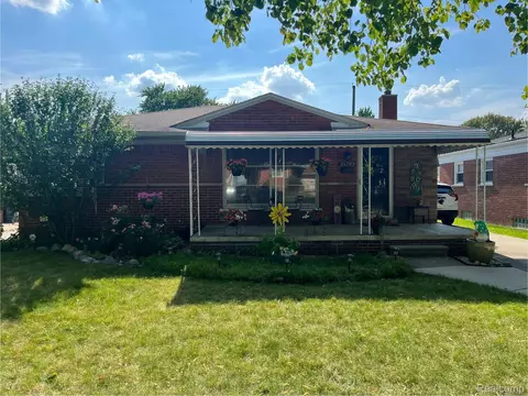 24709 Cubberness St, Saint Clair Shores, MI 48080