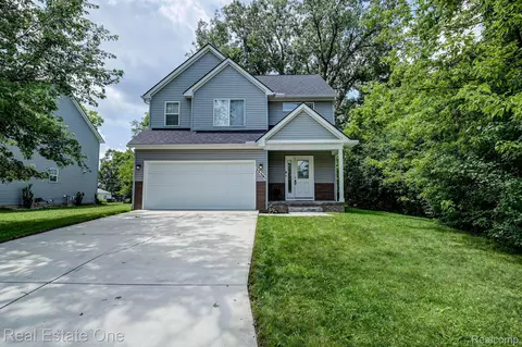 22541 Albion Ave, Farmington Hills, MI 48336