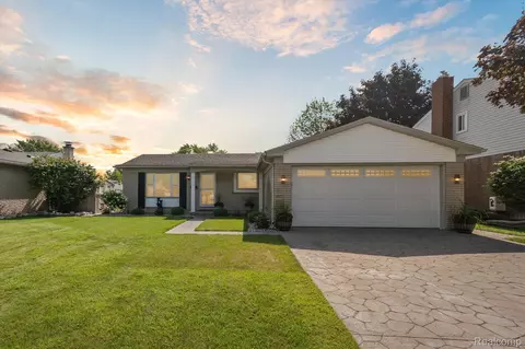 13571 Mark St, Southgate, MI 48195