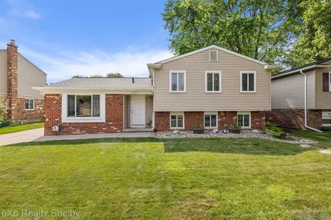 42153 Villanova Dr, Sterling Heights, MI 48313