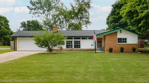 2502 Green Acres, Grand Blanc, MI 48439