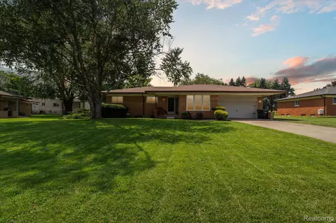 37241 Marion Dr, Sterling Heights, MI 48312