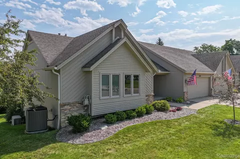 8125 Sawgrass Trl, Grand Blanc, MI 48439