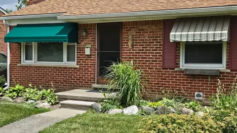 9920 Farmington Rd, Livonia, MI 48150
