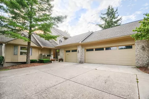 8080 Pepperwood Dr, Grand Blanc, MI 48439