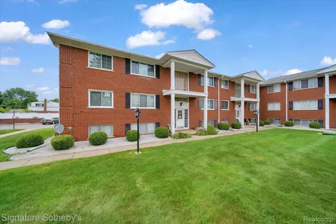 8260 Crestview Dr #C1, Sterling Heights, MI 48312