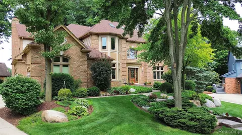 4395 Devonshire Dr, Troy, MI 48098