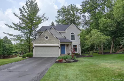 5585 Loyalty Ave, West Bloomfield, MI 48322
