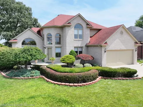 50454 Barrett Dr, Macomb, MI 48044