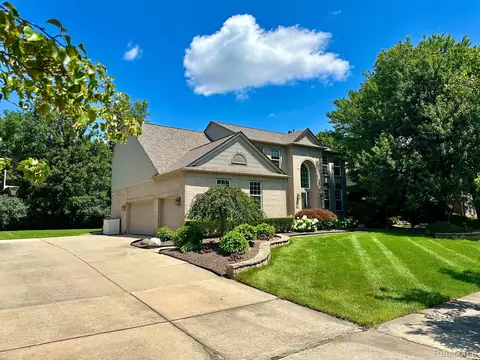 48798 Manhattan Cir, Canton, MI 48188