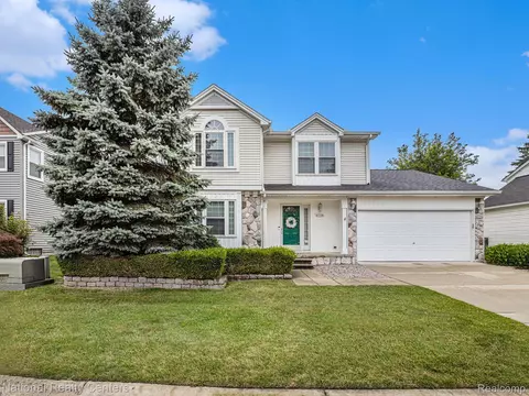 47114 Scarlet Dr S, Novi, MI 48374
