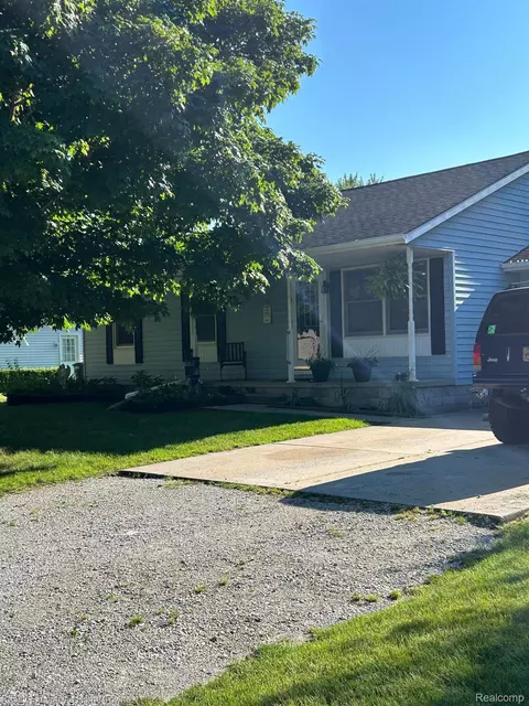 824 Saint Paul St, Marysville, MI 48040
