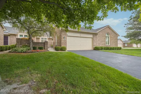 16493 Sarjay Dr, Clinton Township, MI 48038