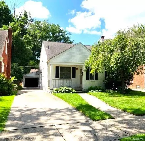 20894 Lochmoor St, Harper Woods, MI 48225