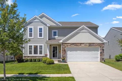 2795 W Fork River Dr, Fowlerville, MI 48836