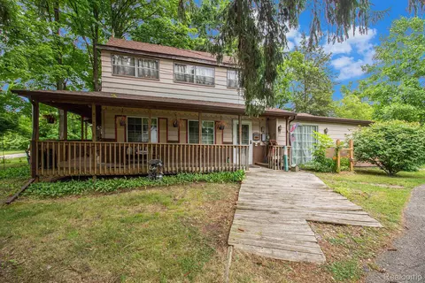 409 Legrande St, Holly, MI 48442