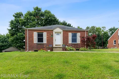 3569 Oakshire Ave, Waterford, MI 48328