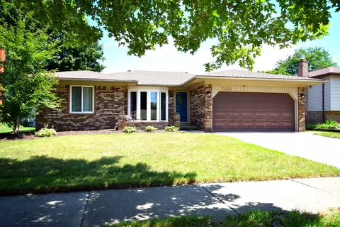7350 Willow Creek Dr, Canton, MI 48187