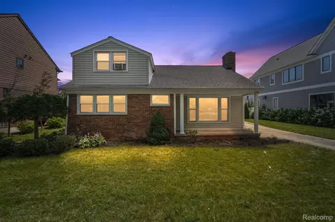 161 S Glenhurst Dr, Birmingham, MI 48009
