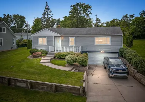 1072 Oregon Blvd, Waterford, MI 48327