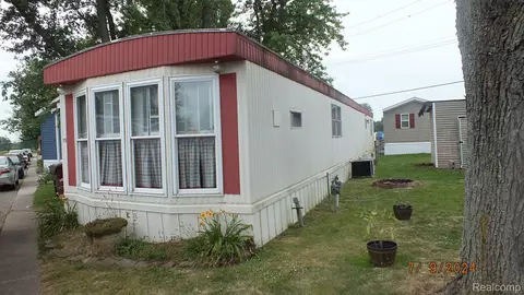 15 John Dr, Monroe, MI 48162