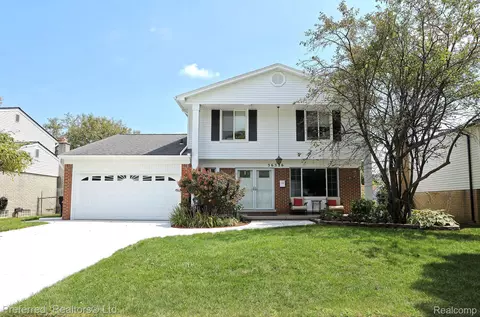 36326 Bagdad Dr, Sterling Heights, MI 48312