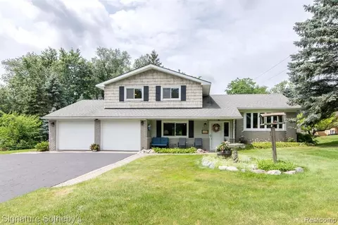 7587 Greene Haven Dr, Clarkston, MI 48348