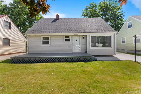 25784 Mackinac St, Roseville, MI 48066
