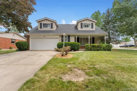 1681 Kenwood St, Trenton, MI 48183