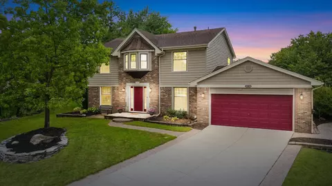 23733 Greening Crt Ct, Novi, MI 48375