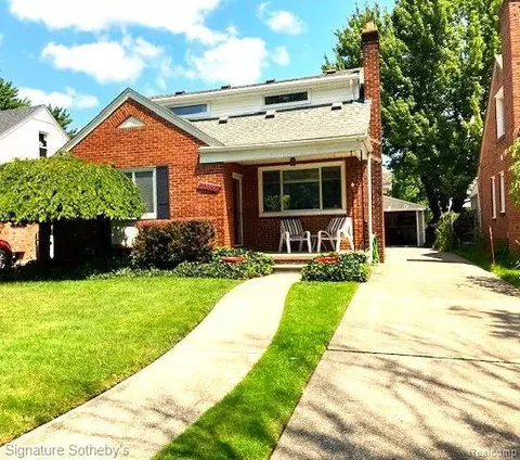 20887 Lochmoor St, Harper Woods, MI 48225