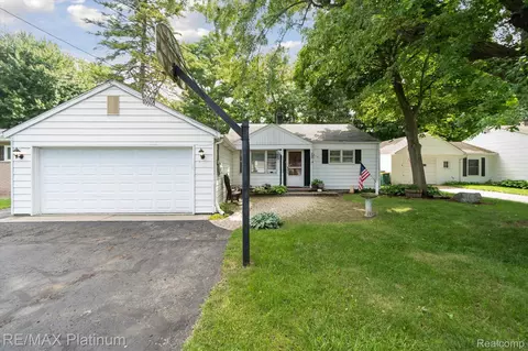 725 S 3rd St, Brighton, MI 48116