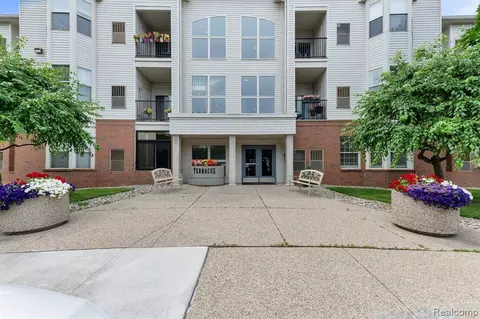 39152 Hayes Rd, Clinton Township, MI 48038