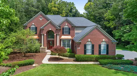 9305 Amherst Dr, Brighton, MI 48114