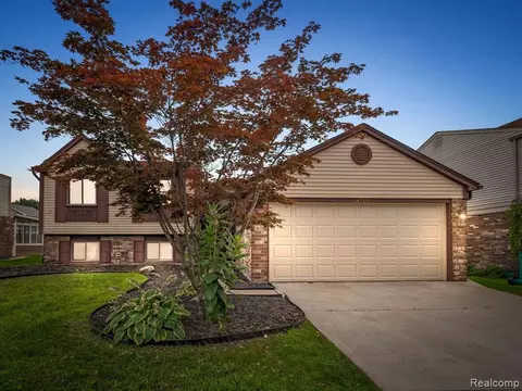 24715 Timber Ridge Trl, Flat Rock, MI 48134