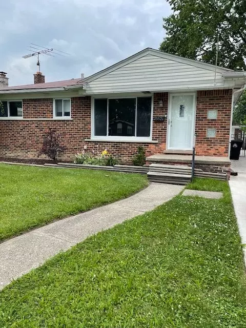 25521 Huron St, Roseville, MI 48066