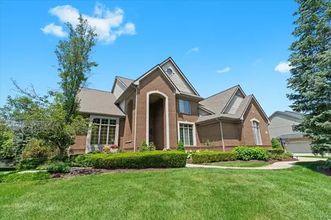 44063 Cypress Point Dr, Northville, MI 48168