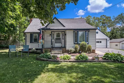 1268 Eason Rd, Waterford, MI 48328