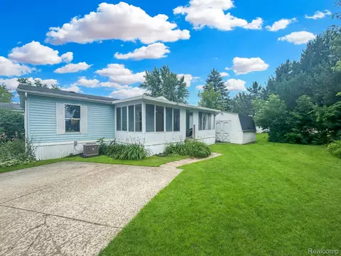 4 Nixon Dr, Richfield, MI 48423