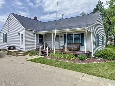 707 S Occidental Rd, Tecumseh, MI 49286
