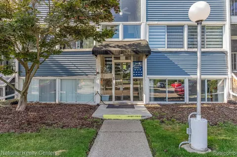 2419 Riverside Dr Apt Unit UNIT 101, Trenton, MI 48183