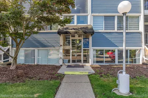 2419 Riverside Dr Unit Apt 101 Dr #BLDG C, Trenton, MI 48183