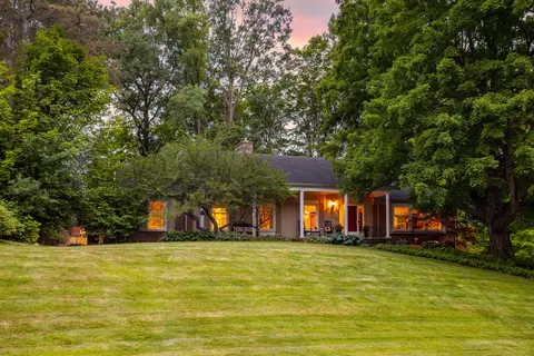 18208 Laraugh Dr, Northville, MI 48168