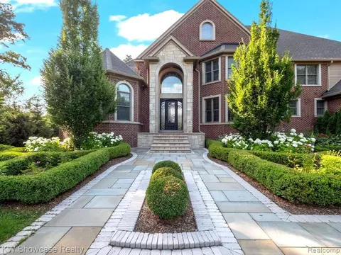 7598 Devins Rdg, Clarkston, MI 48348 photo 1