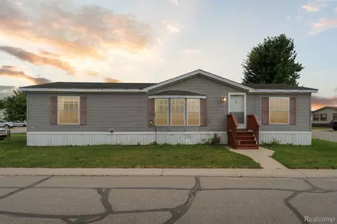 8304 Hidden Holw, Fenton, MI 48430