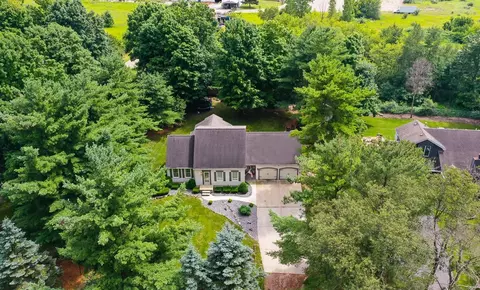 1323 Tanglewood Dr, Lapeer, MI 48446