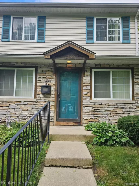 16169 Terrace Village Dr, Taylor, MI 48180
