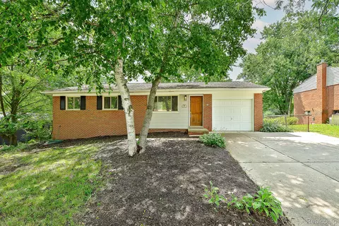 667 Cloverdale St, Ann Arbor, MI 48105